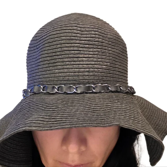 Chic Black Wide Brim Hat with Chain Accent - Picture 4 of 7